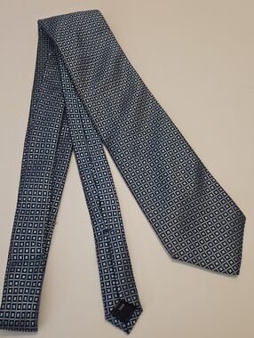 Izod Blue Geometric Pattern Silk Tie
